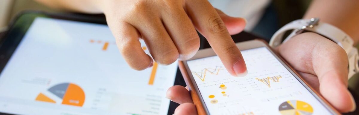 Women pointing on her screen